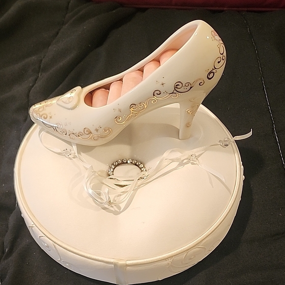 Disney Cinderella Wedding David Tutera Ring bearer Pillow - Picture 11 of 13